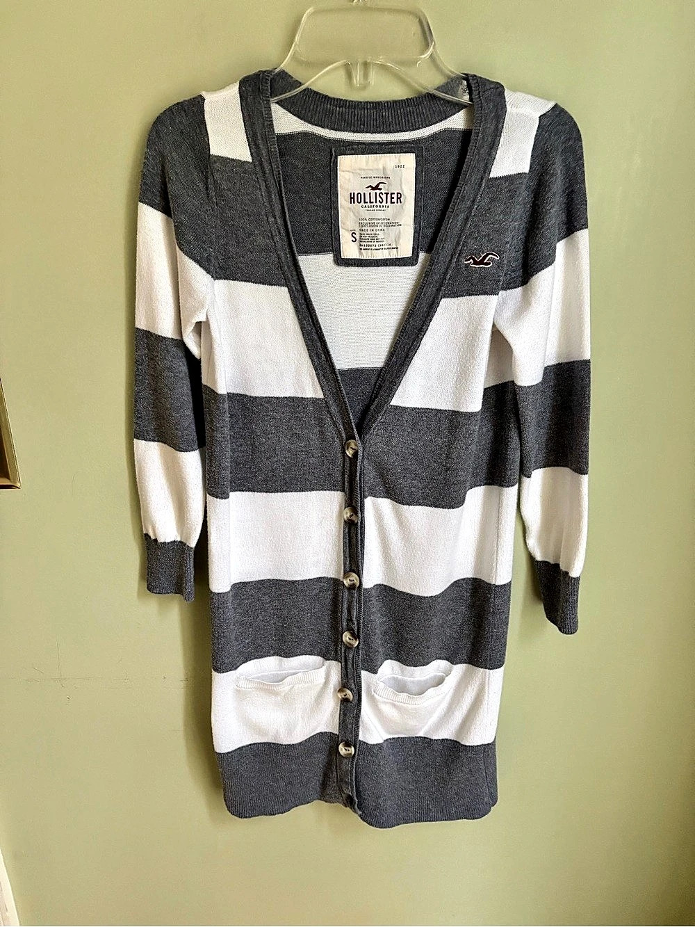 Y2K Hollister Striped Cardigan in Gray & White Small. 3/4 sleeve. Longer cut.